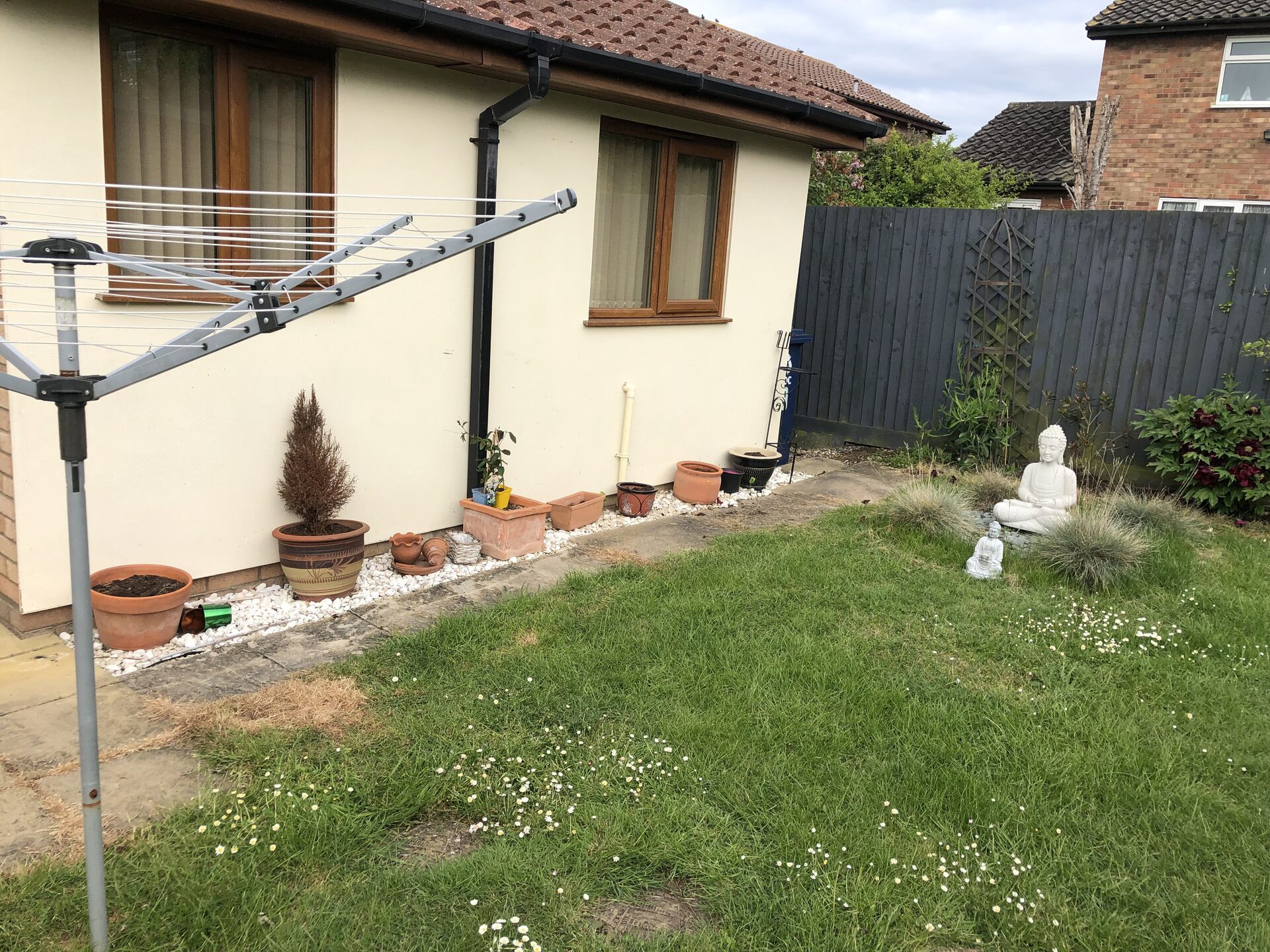 Tired side return lawn and pathway in Folksworth, Cambridgeshire before landscaping makeover