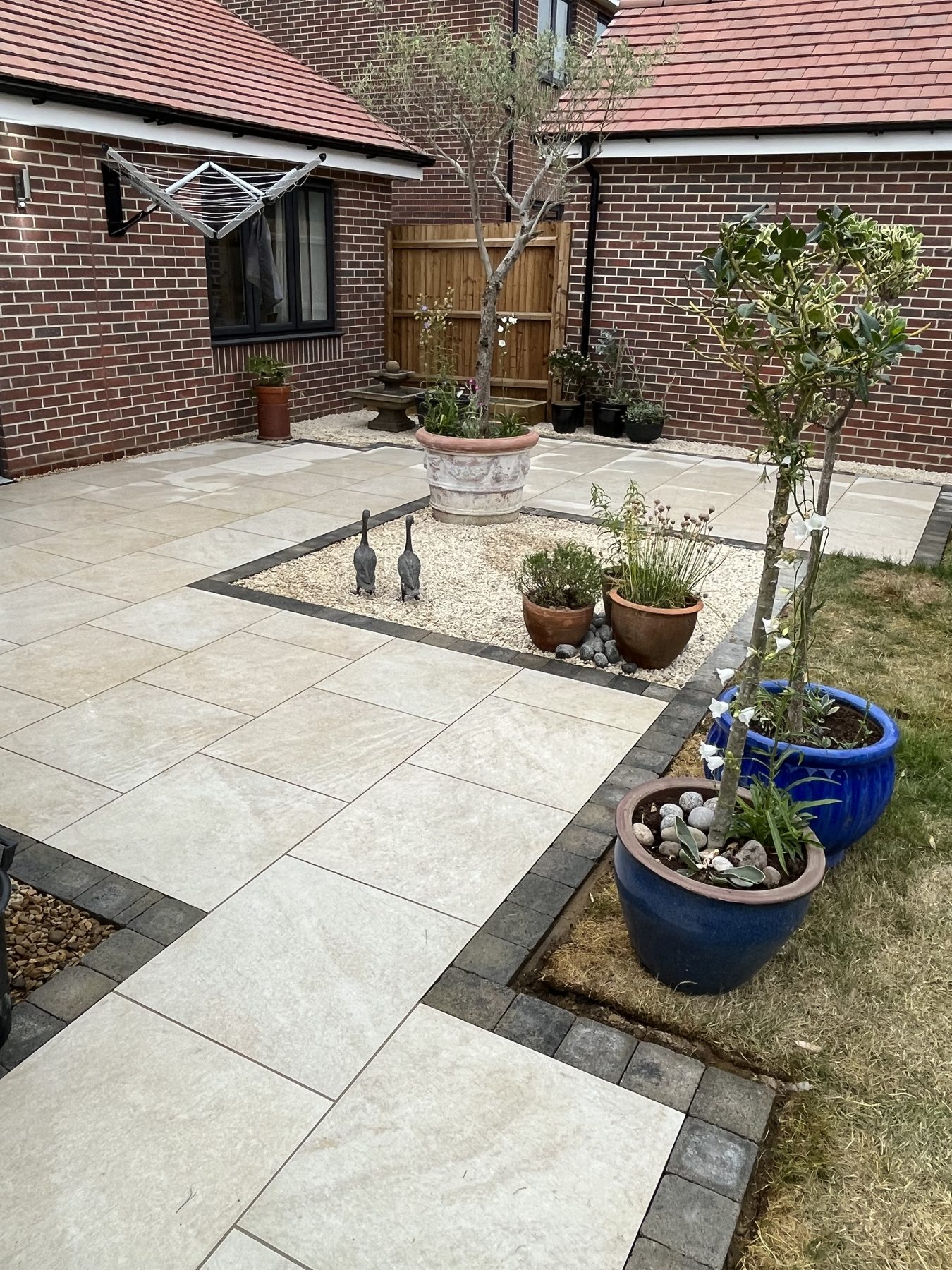 Finished porcelain patio entertaining area in Stilton